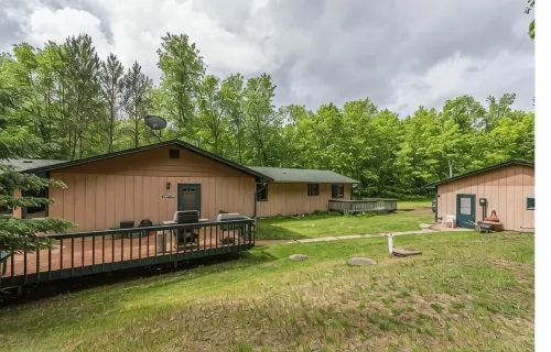 Perfect Summer rental in prime location on Washburn Lake - Chalets