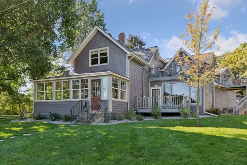 St. Croix Riverview Home • 3 Decks • Walk to Downtown Stillwater - 5 ดาว