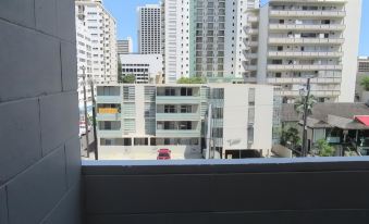 Waikiki Central Hotel - No Resort Fees