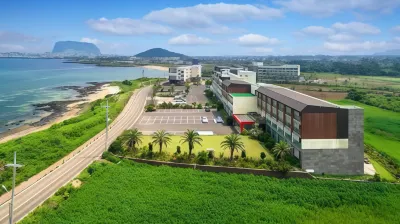 Jeju Arumdaun Resort Hotel dekat Seongeup Folk Village