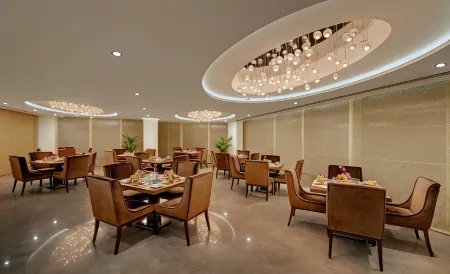 Landmark Plaza Hotel Отели рядом с достопримечательностью «Шейх Мохаммед бен Рашид Центр культурной коммуникации»