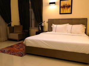 Premium Hotel & Suites by Victoria Inn