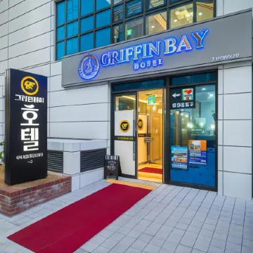 GriffinBay Hotel Отели рядом с достопримечательностью «Пляж Сонгдо»