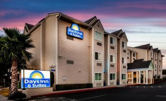 Days Inn & Suites by Wyndham Antioch