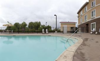 Holiday Inn Express & Suites Beaumont - Oak Valley