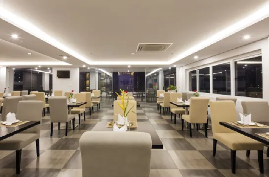 Maple Leaf Hotel & Apartment Отели рядом с достопримечательностью «CT2 Vinh Diem Trung»