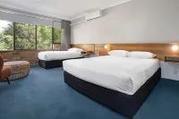 All Seasons Motel Armidale Hotels near University of New England