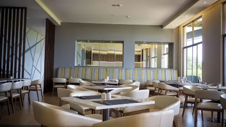 Fairways Hotel Kisumu Отели в г. Кисуму