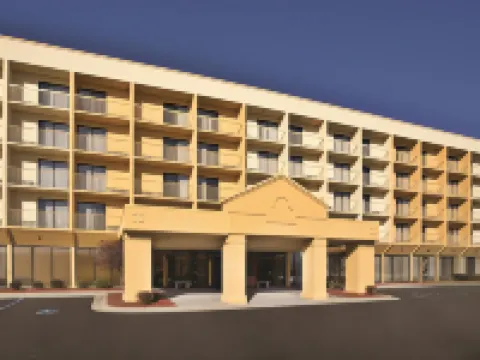 La Quinta Inn & Suites by Wyndham Kingsport TriCities Airpt