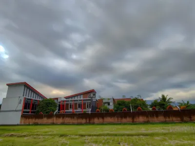Homestay Griya Sawah Gunung Syariah Mitra RedDoorz Hotel dekat toko setia jaya