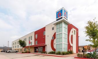 Motel 6 Laredo, TX - Airport