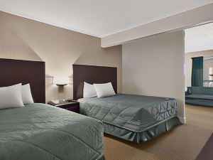 Econo Lodge Inn & Suites