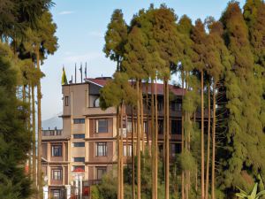 Summit Sherpa Mountain Hotel & Spa