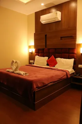 Kings Retreat Hotels near Rajindera Kothi