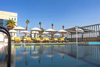 Rotana Corniche - Swimmingpools