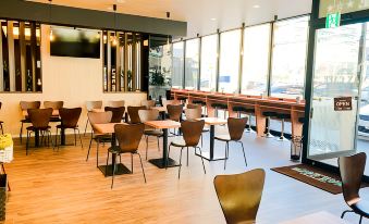 2. HOTEL Li..