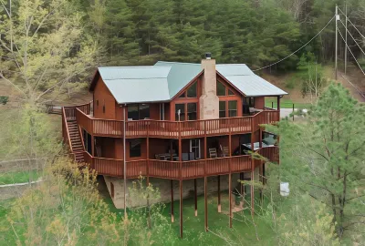 Barefoot Cabin 4 Bedroom Cabin by Redawning Hotéis em Sevier County