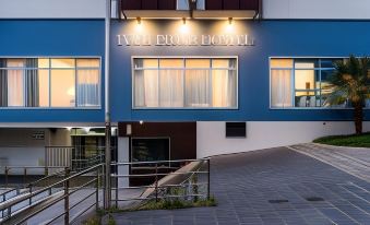 Four Rooms Hostel