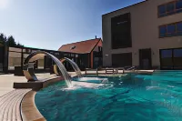 Hotel Bernarda - С бассейном