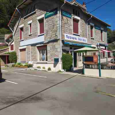 AUBERGE DES PINS Hotel Exterior