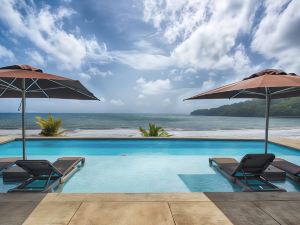 Pagua Bay House Oceanfront Cabanas