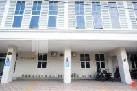 Griya Loka 2 Syariah Near Simpang Lima Mitra Reddoorz Hotell i Wonodri