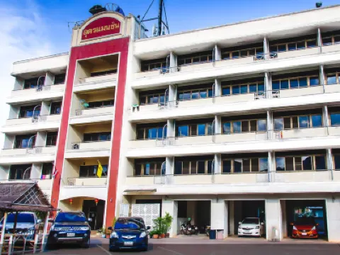 烏冬大廈 鄰近Udon Thani Rajabhat University的酒店