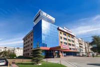 Slavyanka Hotels near Pamyatnik I. V. Kurchatovu