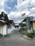 Recharge Cafe & Garasi Homestay Hotels in Ngampilan