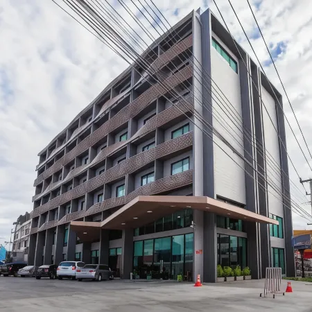 Leosor Hotel Отели рядом с достопримечательностью «Торговый центр The Mall Ratchasima»