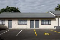 BK's Pohutukawa Lodge - parking