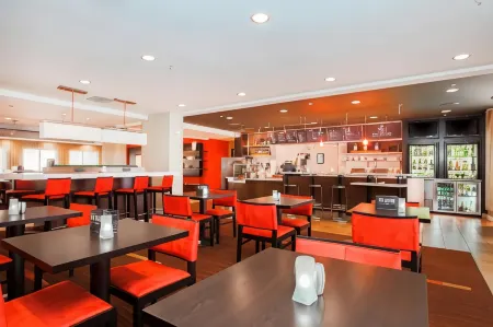 Courtyard Salinas Monterey Отели рядом с достопримечательностью «Салинас»