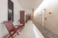 Ummi Home Syariah Mitra RedDoorz Hotel di Tegal Selatan