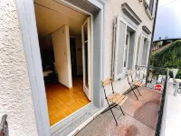 Newly Furnished Beautiful Old Building Apartment in the Center with Apple TV O1 Hotel di Gaiserwald