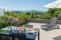 FeelFree Stays Basoa Hotels in Urnieta