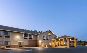 Days Inn by Wyndham Iron Mountain