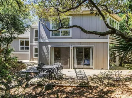 Quintessential BHI escape.  NEW! Updated Beach House