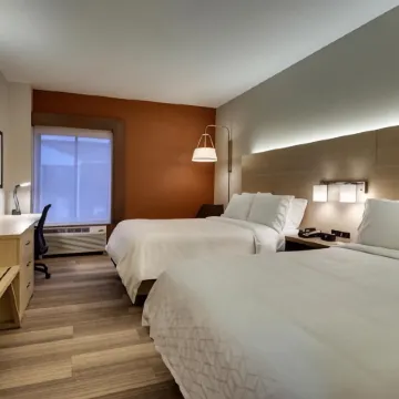 Holiday Inn Express & Suites CEDAR RAPIDS-I-380 @ 33RD AVE by IHG