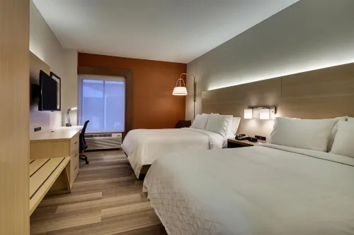 Holiday Inn Express & Suites CEDAR RAPIDS-I-380 @ 33RD AVE by IHG