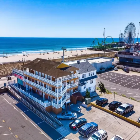Boardwalk Hotel Charlee & Apartments Beach Hotel Oceanfront