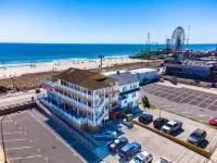 Boardwalk Hotel Charlee & Apartments Beach Hotel Oceanfront فنادق في سيسايد هايتس