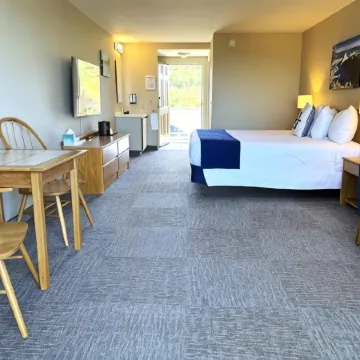 Atlantic Eyrie Lodge