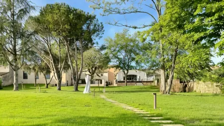 Aux Ducs de Sienne Отели в г. Неак