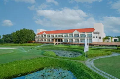 Kensville Golf and Country Club Hôtels à proximité de : Nalsarovar bird Sanctuary Boating