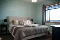 Beyond Bliss Suites & Spa Отели в г. Пауэлл Ривер