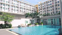 Jpark Residences at Thammasat Rangsit - Pools