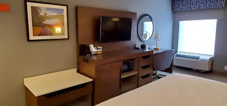 Hampton Inn Hillsville Отели рядом с достопримечательностью «Нью Ривер трейл Стейт Парк, Клиффвью Аксесс»