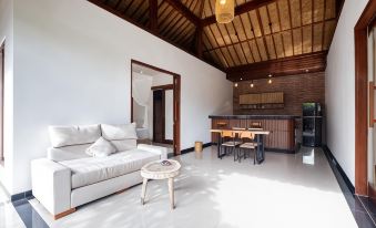De Cahyani Private Villa by Supala