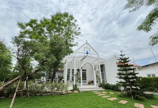 5. 미 앤 트리 빌..