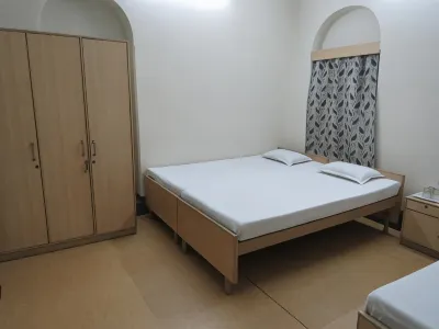 Shaw Guest House Отели в г. 